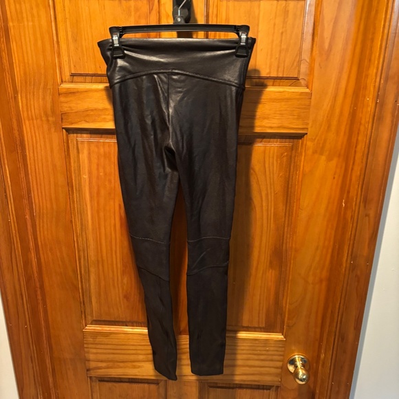 Spanx Faux Leather Moto Leggings in Very Black Small NWT - Picture 3 of 9